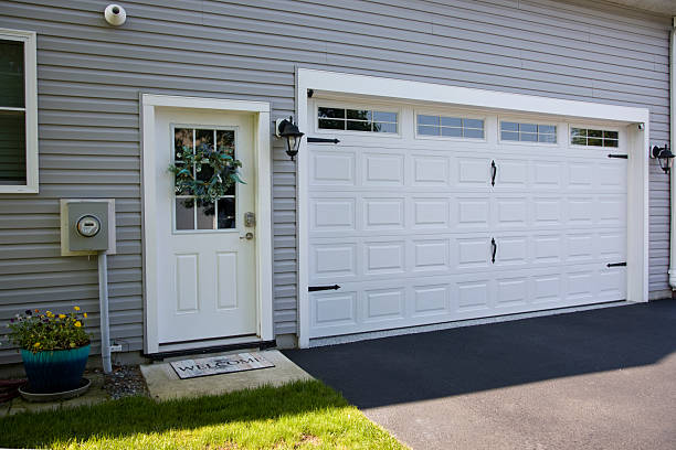 24/7 Emergency Garage Door Panel Replacement experts in Pompton Plains, NJ